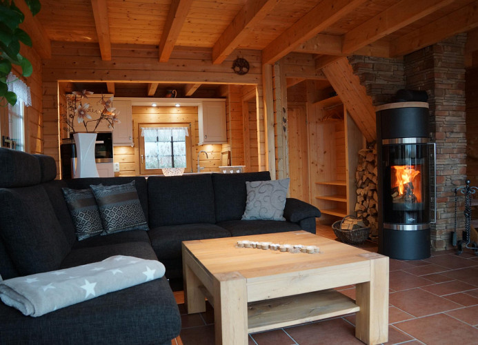 Gemütliche Sitzecke mit Kamin