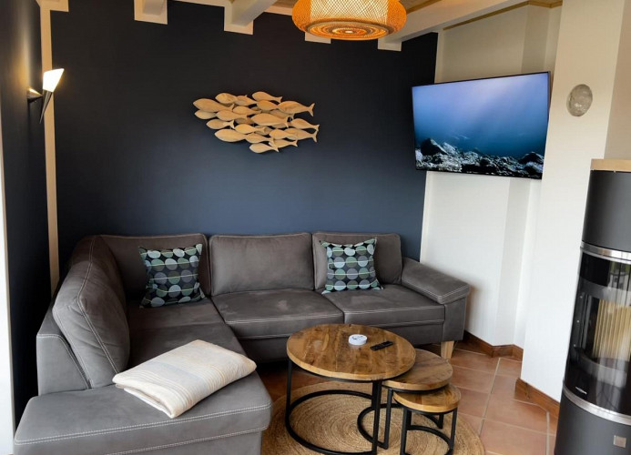 Gemütlicher Wohnbereich mit Kamin