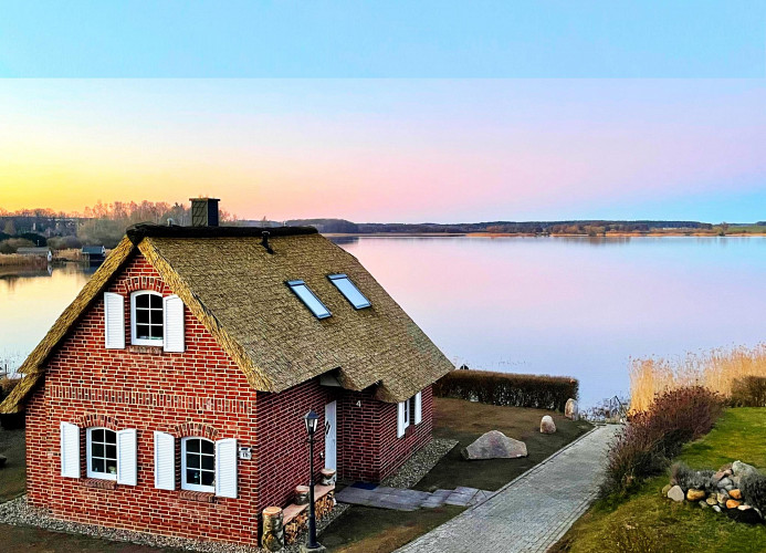 Traumhafte Lage direkt am See