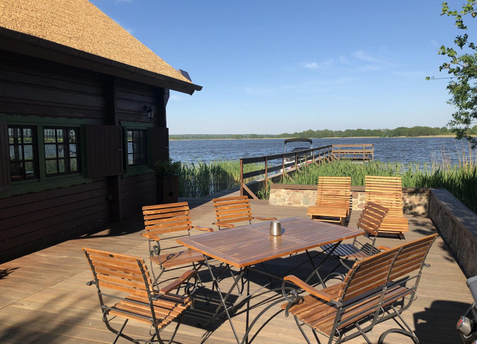 Terasse mit traumhaften Blick auf den See