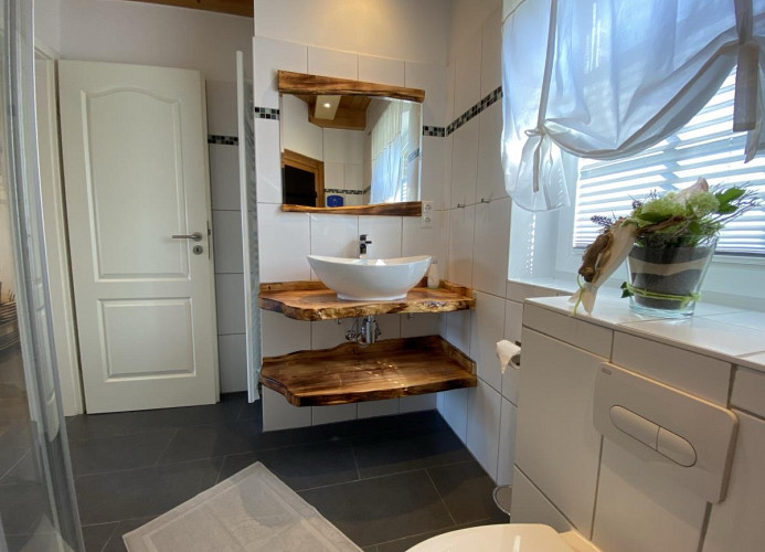 Waschtisch Fertigung aus Sültener Linden